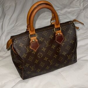 Louis Vuitton Speedy Monogram.Very Good Conditionphotos showing condition of bag